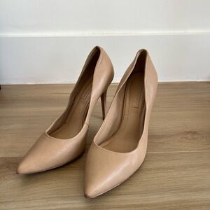 BCBG NUDE Pump